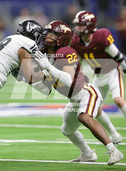 Thumbnail 2 in Dripping Springs vs. Vandegrift (UIL 6A D2 Football Quarterfinal) photogallery.
