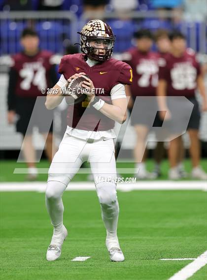 Thumbnail 1 in Dripping Springs vs. Vandegrift (UIL 6A D2 Football Quarterfinal) photogallery.