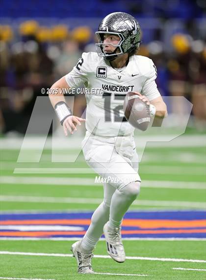 Thumbnail 2 in Dripping Springs vs. Vandegrift (UIL 6A D2 Football Quarterfinal) photogallery.