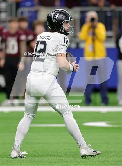 Thumbnail 2 in Dripping Springs vs. Vandegrift (UIL 6A D2 Football Quarterfinal) photogallery.