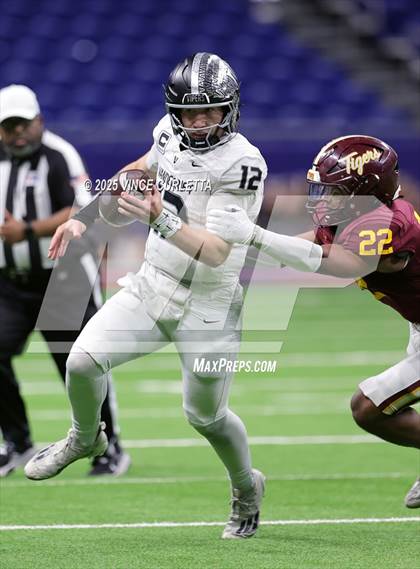 Thumbnail 2 in Dripping Springs vs. Vandegrift (UIL 6A D2 Football Quarterfinal) photogallery.
