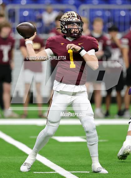 Thumbnail 2 in Dripping Springs vs. Vandegrift (UIL 6A D2 Football Quarterfinal) photogallery.