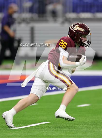 Thumbnail 2 in Dripping Springs vs. Vandegrift (UIL 6A D2 Football Quarterfinal) photogallery.