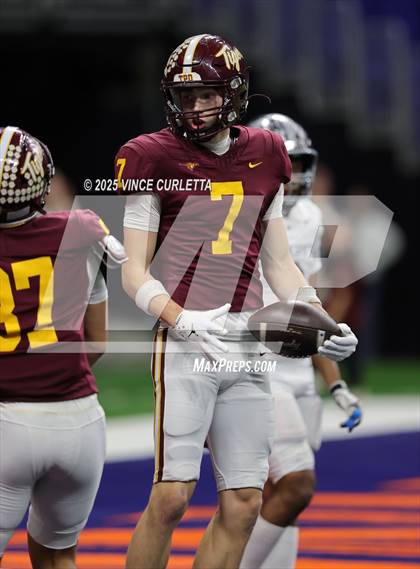 Thumbnail 1 in Dripping Springs vs. Vandegrift (UIL 6A D2 Football Quarterfinal) photogallery.