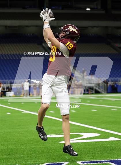 Thumbnail 3 in Dripping Springs vs. Vandegrift (UIL 6A D2 Football Quarterfinal) photogallery.