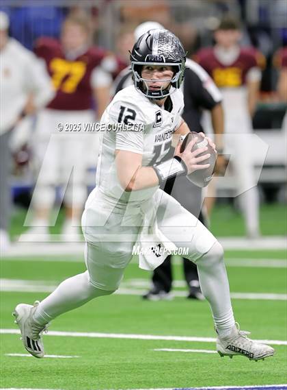 Thumbnail 2 in Dripping Springs vs. Vandegrift (UIL 6A D2 Football Quarterfinal) photogallery.