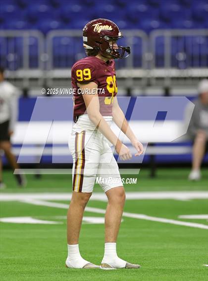 Thumbnail 1 in Dripping Springs vs. Vandegrift (UIL 6A D2 Football Quarterfinal) photogallery.