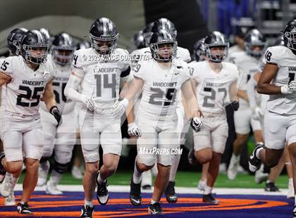 Thumbnail 2 in Dripping Springs vs. Vandegrift (UIL 6A D2 Football Quarterfinal) photogallery.