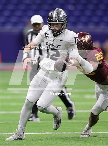 Thumbnail 3 in Dripping Springs vs. Vandegrift (UIL 6A D2 Football Quarterfinal) photogallery.
