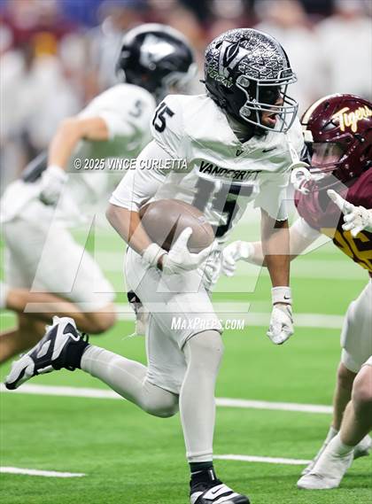 Thumbnail 1 in Dripping Springs vs. Vandegrift (UIL 6A D2 Football Quarterfinal) photogallery.