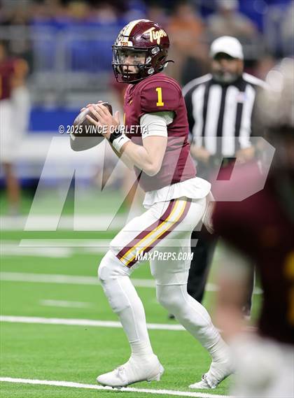 Thumbnail 2 in Dripping Springs vs. Vandegrift (UIL 6A D2 Football Quarterfinal) photogallery.