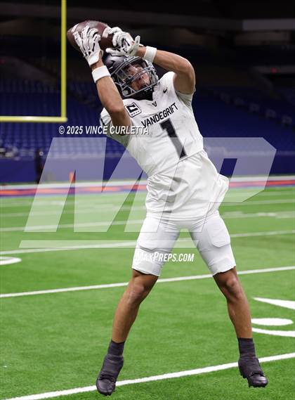 Thumbnail 2 in Dripping Springs vs. Vandegrift (UIL 6A D2 Football Quarterfinal) photogallery.