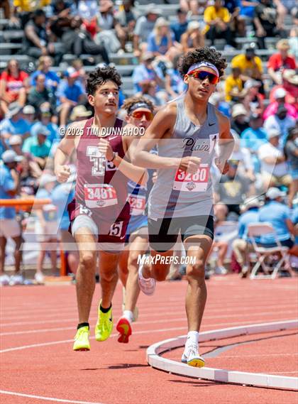 Thumbnail 3 in UIL 2A Boys Track & Field Finals photogallery.