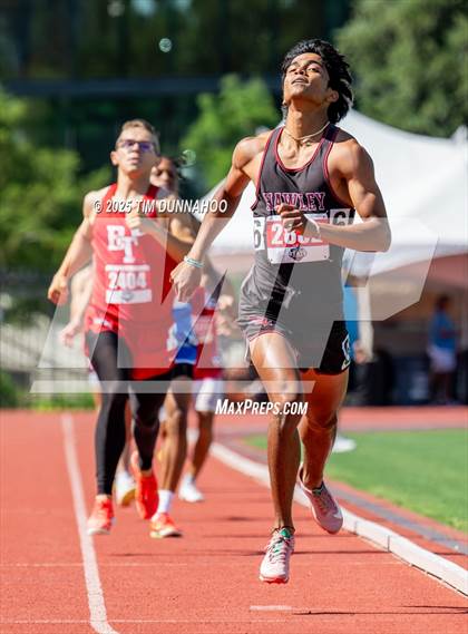 Thumbnail 3 in UIL 2A Boys Track & Field Finals photogallery.