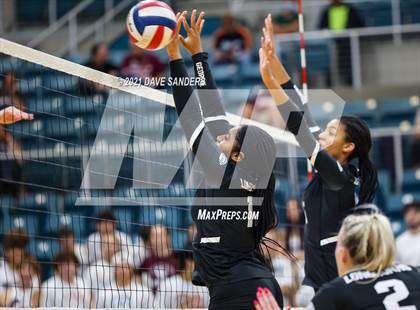 Thumbnail 3 in George Ranch vs. Cinco Ranch (UIL 6A Bi-District Playoff) photogallery.