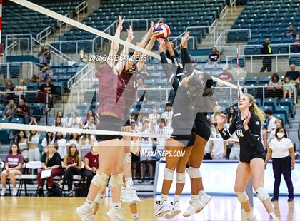 Thumbnail 3 in George Ranch vs. Cinco Ranch (UIL 6A Bi-District Playoff) photogallery.