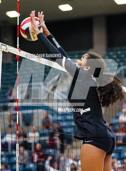 Thumbnail 2 in George Ranch vs. Cinco Ranch (UIL 6A Bi-District Playoff) photogallery.