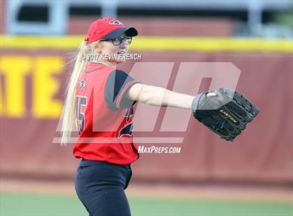 Thumbnail 3 in Empire vs. Yuma Catholic (AIA 3A Final) photogallery.