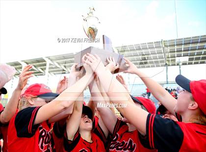 Thumbnail 2 in Empire vs. Yuma Catholic (AIA 3A Final) photogallery.