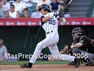 Thumbnail 1 in St. Francis vs. Foothill (D2 Section Final) photogallery.