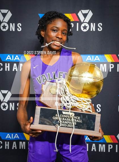 Thumbnail 2 in Valley Vista @ Dobson (AIA 6A Final Awards) photogallery.