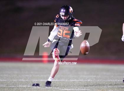 Thumbnail 3 in Holland vs. Centerville (UIL 2A Regional Playoff) photogallery.