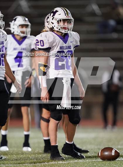Thumbnail 1 in Holland vs. Centerville (UIL 2A Regional Playoff) photogallery.