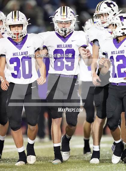 Thumbnail 3 in Holland vs. Centerville (UIL 2A Regional Playoff) photogallery.