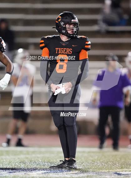 Thumbnail 2 in Holland vs. Centerville (UIL 2A Regional Playoff) photogallery.
