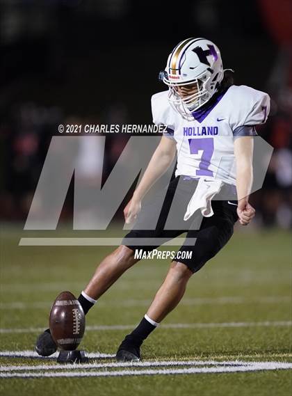 Thumbnail 1 in Holland vs. Centerville (UIL 2A Regional Playoff) photogallery.