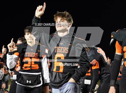 Thumbnail 3 in Holland vs. Centerville (UIL 2A Regional Playoff) photogallery.