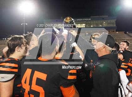 Thumbnail 1 in Holland vs. Centerville (UIL 2A Regional Playoff) photogallery.