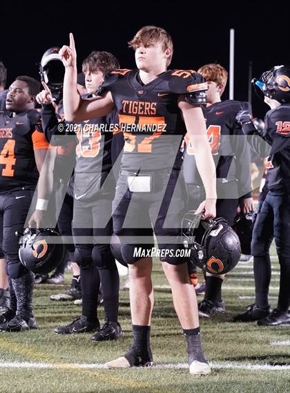 Thumbnail 1 in Holland vs. Centerville (UIL 2A Regional Playoff) photogallery.