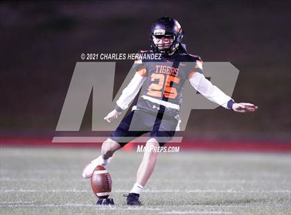Thumbnail 1 in Holland vs. Centerville (UIL 2A Regional Playoff) photogallery.