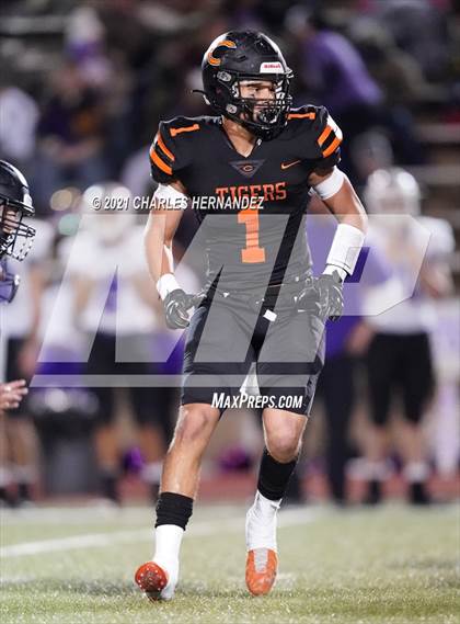 Thumbnail 1 in Holland vs. Centerville (UIL 2A Regional Playoff) photogallery.