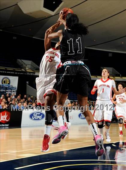Thumbnail 3 in Santiago vs. Mater Dei (CIF SS D1AA Semifinal) photogallery.