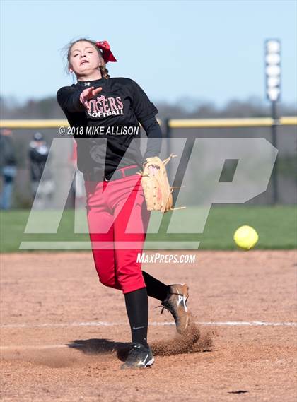 Thumbnail 3 in Whitwell vs Girls Prep photogallery.