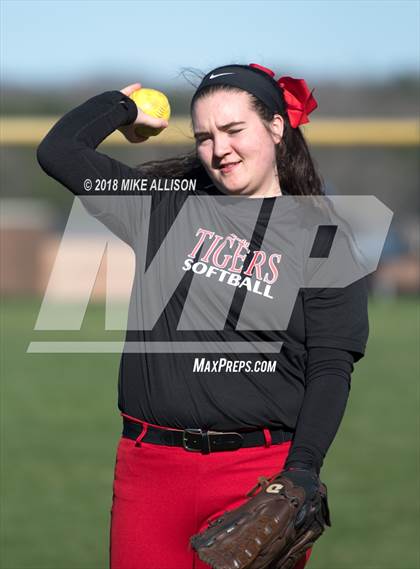 Thumbnail 3 in Whitwell vs Girls Prep photogallery.