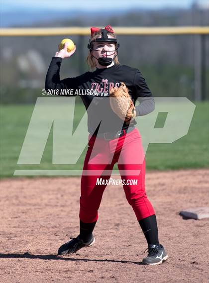 Thumbnail 2 in Whitwell vs Girls Prep photogallery.