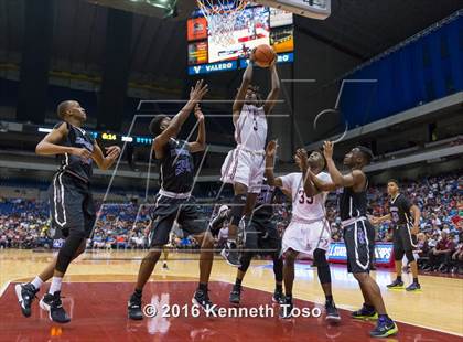 Thumbnail 2 in Lincoln vs. Silsbee (UIL 4A Final) photogallery.
