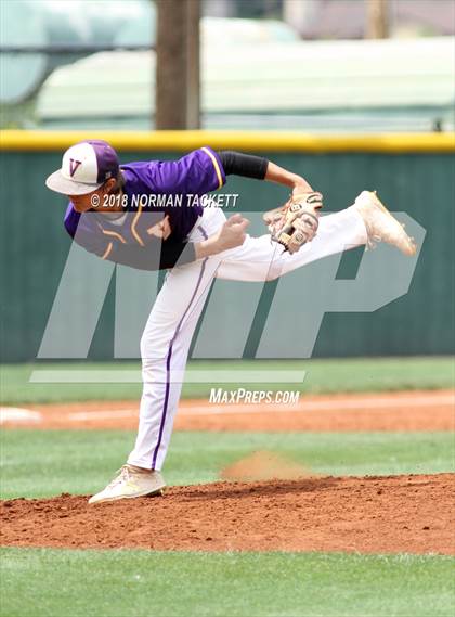 Thumbnail 3 in Valley Center vs Kapaun Mt Carmel (KSHSAA 5A Regional Playoff) photogallery.