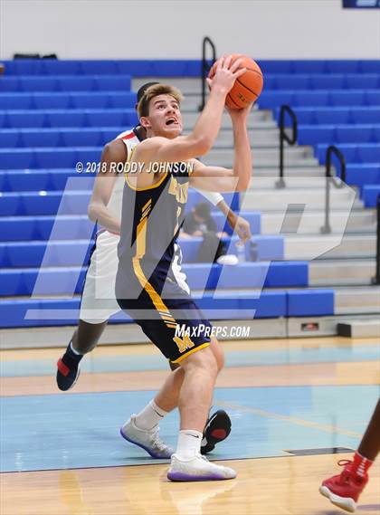 Thumbnail 3 in Lamar Houston vs. McKinney (McDonald's Texas Invitational) photogallery.