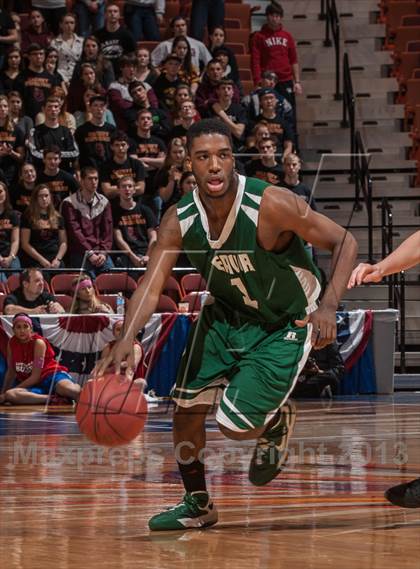 Thumbnail 3 in Granby Memorial vs. Weaver (CIAC Class S Final) photogallery.