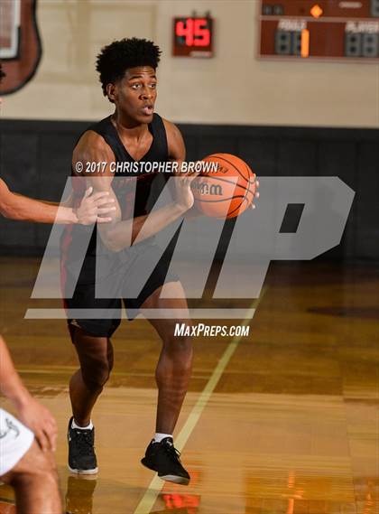 Thumbnail 3 in Fort Bend Austin vs Clear Falls (McDonald's Texas Invitational) photogallery.