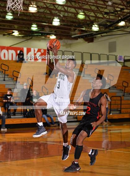 Thumbnail 3 in Fort Bend Austin vs Clear Falls (McDonald's Texas Invitational) photogallery.