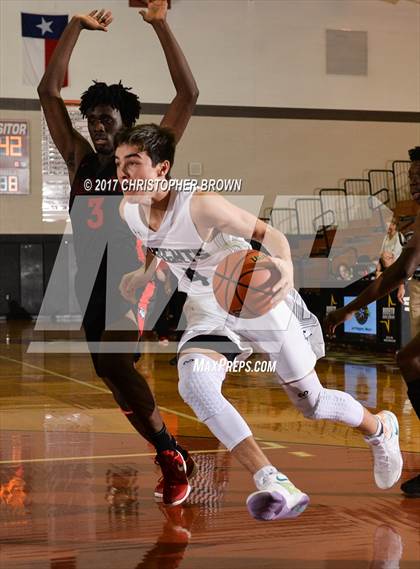 Thumbnail 2 in Fort Bend Austin vs Clear Falls (McDonald's Texas Invitational) photogallery.