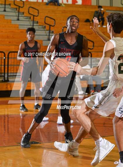 Thumbnail 3 in Fort Bend Austin vs Clear Falls (McDonald's Texas Invitational) photogallery.