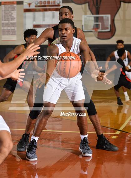 Thumbnail 2 in Fort Bend Austin vs Clear Falls (McDonald's Texas Invitational) photogallery.