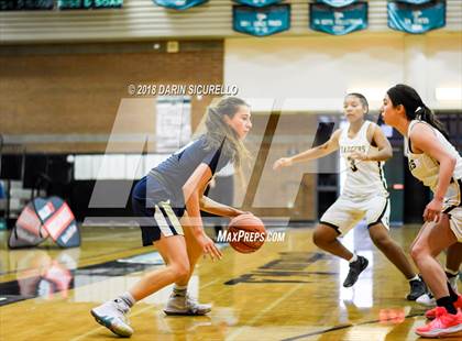 Thumbnail 1 in Casteel vs. Clark (NIKE Tournament of Champions) photogallery.