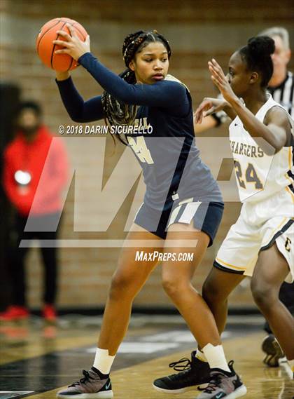 Thumbnail 1 in Casteel vs. Clark (NIKE Tournament of Champions) photogallery.